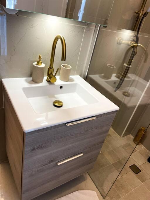 Ferienwohnung Romantique Jacuzzi, Au Chateau A 30 Min De Paris Limay Exterior foto