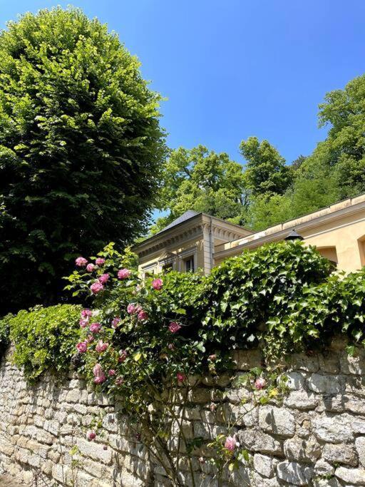 Ferienwohnung Romantique Jacuzzi, Au Chateau A 30 Min De Paris Limay Exterior foto