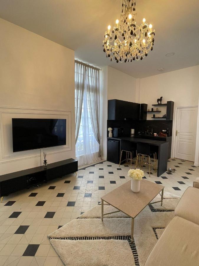 Ferienwohnung Romantique Jacuzzi, Au Chateau A 30 Min De Paris Limay Exterior foto